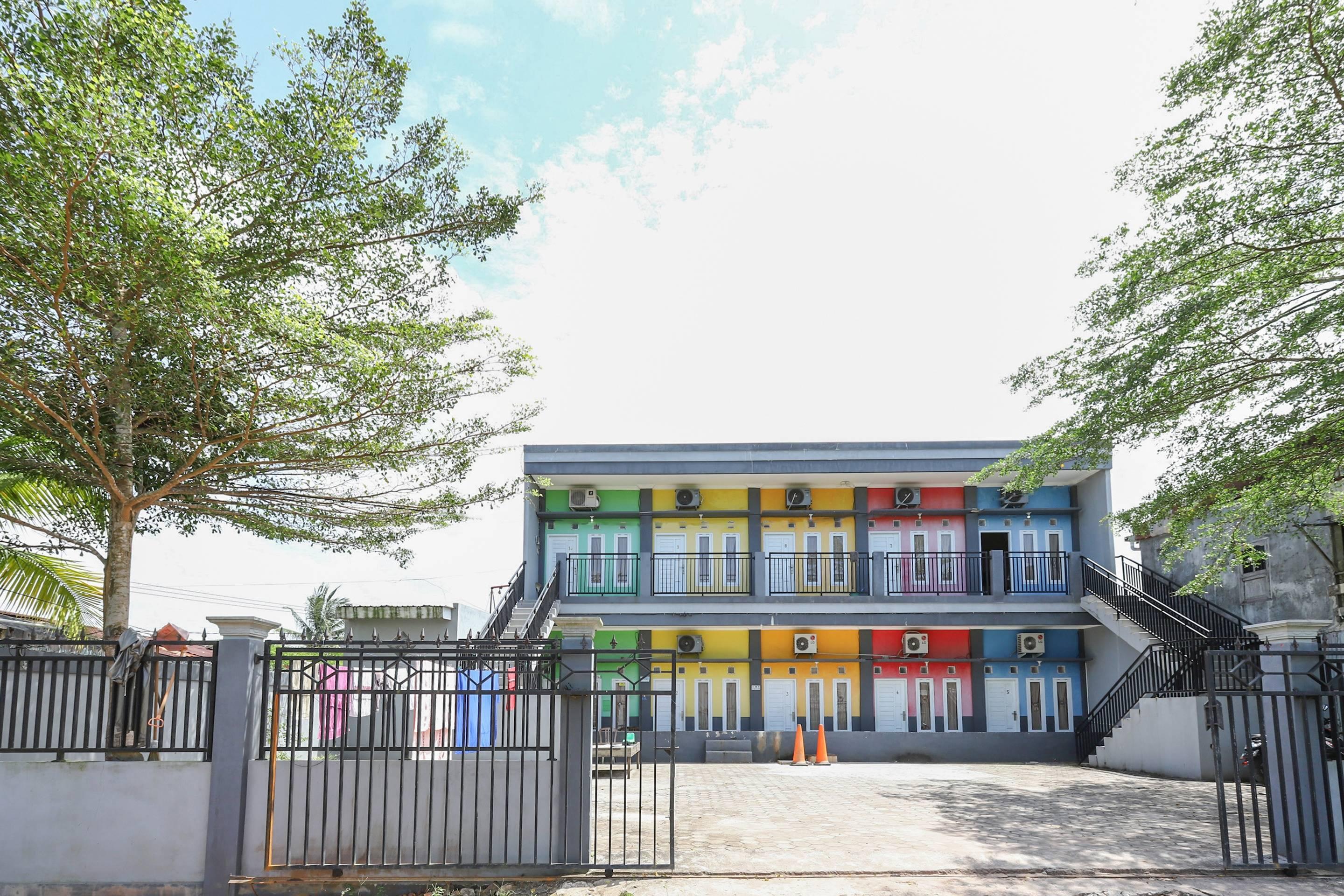 OYO 3731 Pelangi Guest House Balikpapan  Bagian luar foto
